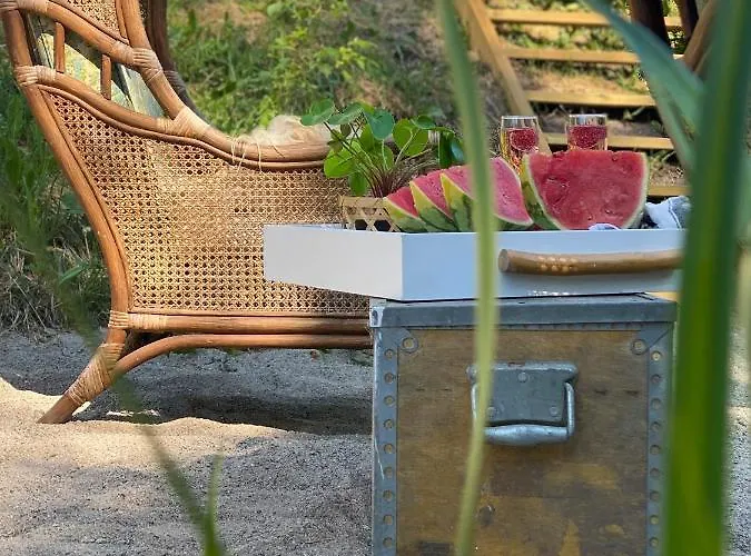 Idyllisk Glamping Rett Ved Elven Campo de lujo *